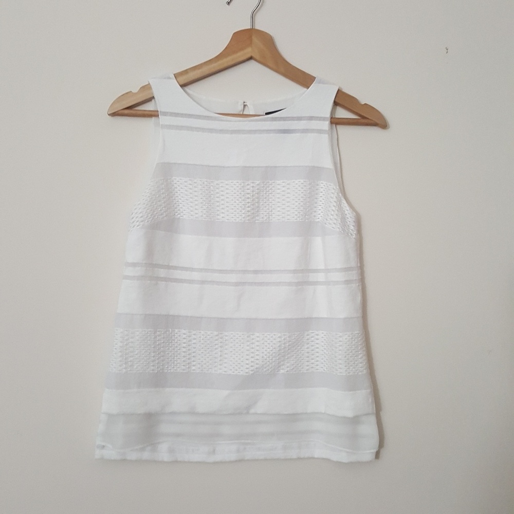 White House Black Market size XXS white Hi Low top Sleeveless Lining